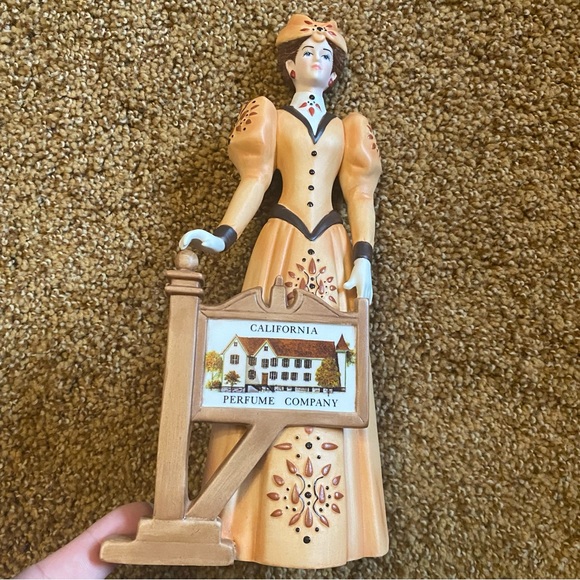 Gorgeous Statue - Picture 1 of 11